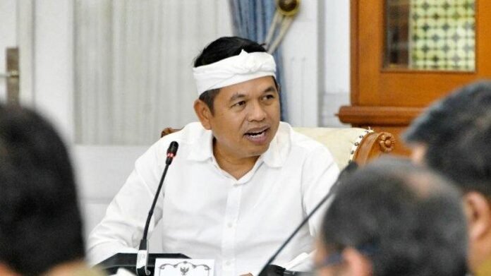 Gubernur-Jawa-Barat-Dedi-Mulyadi-melaksanakan-rapat